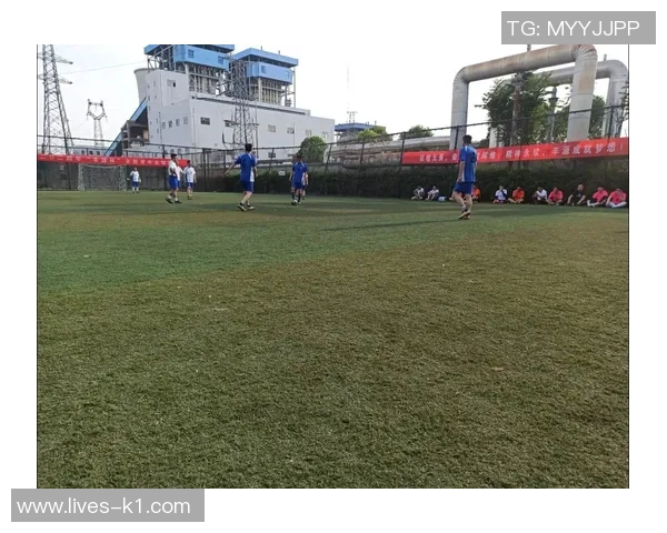 激情四溢的小学足球比赛圆满落幕学生们展现出团结与拼搏精神